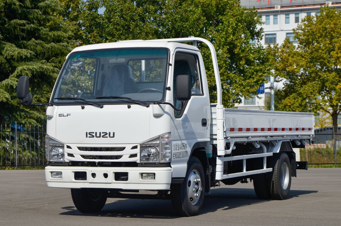 Qingling Isuzu  4x4 100P 130 horsepower 3.6m single row fence light truck