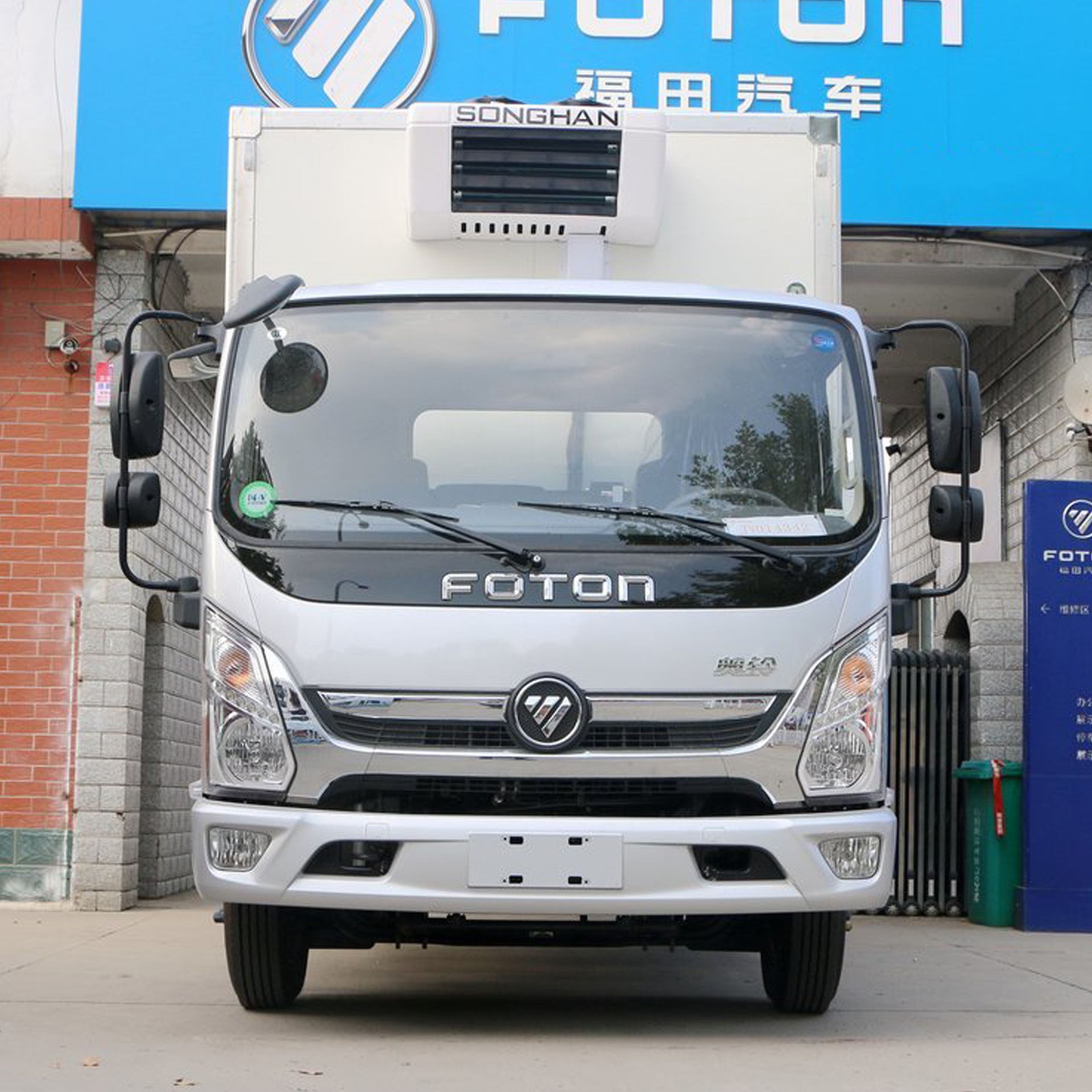 2023 New Foton 4x2 2 ton refrigerator truck right hand drive 105(KW) /143hp light truck  4Wheels 10/20/30 tons