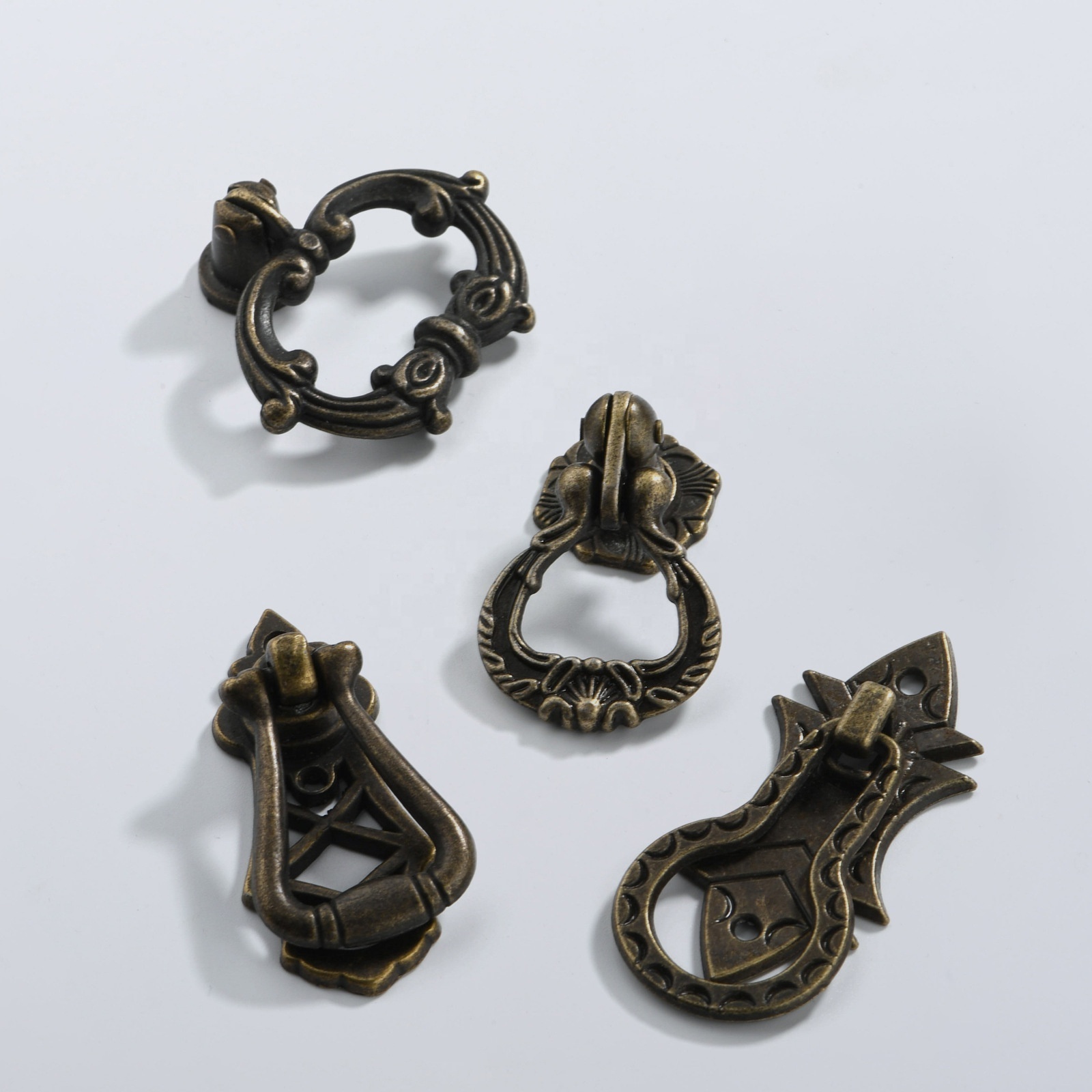 Chinese Style Antique Brass Ring Pull Zinc Alloy Drawer Single Hole Knobs Pull Handles for Cabinet Doors, Drawers, and Wardrobes