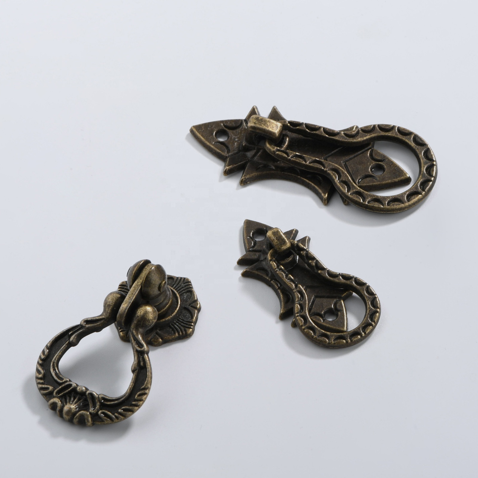 Chinese Style Antique Brass Ring Pull Zinc Alloy Drawer Single Hole Knobs Pull Handles for Cabinet Doors, Drawers, and Wardrobes