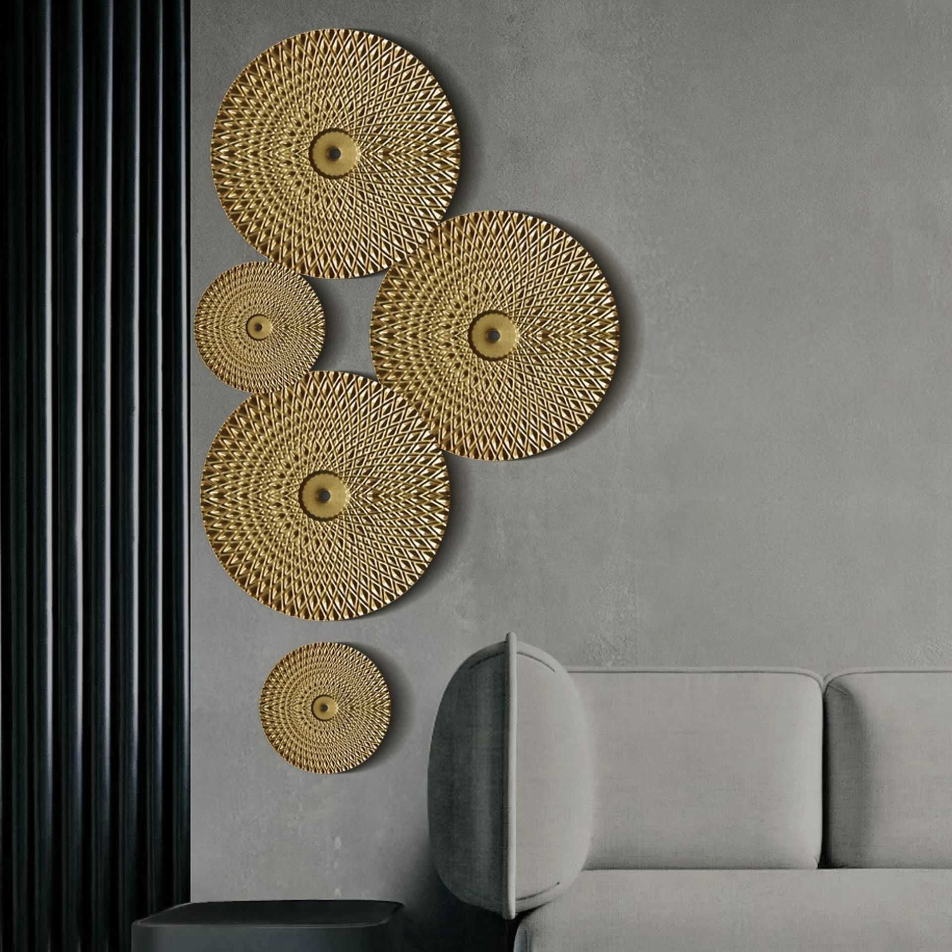 Light Luxury Gold round Disk Iron Wall Hanging Decorative Objects for Home and Room Decoration