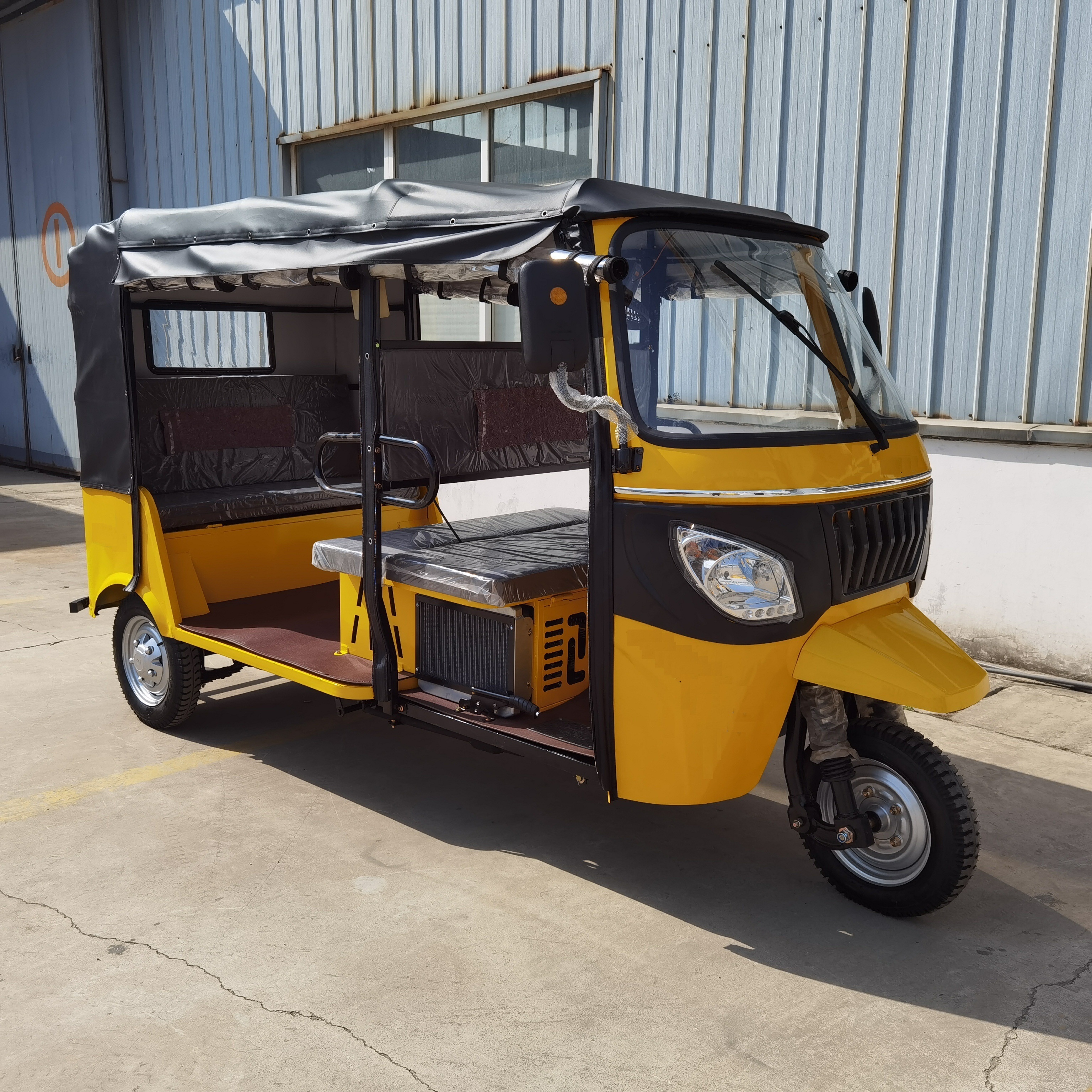 Bajaj Taxi Motor Tricycle 3-Wheel Gasoline Passenger Trike 200CC Motorcycle