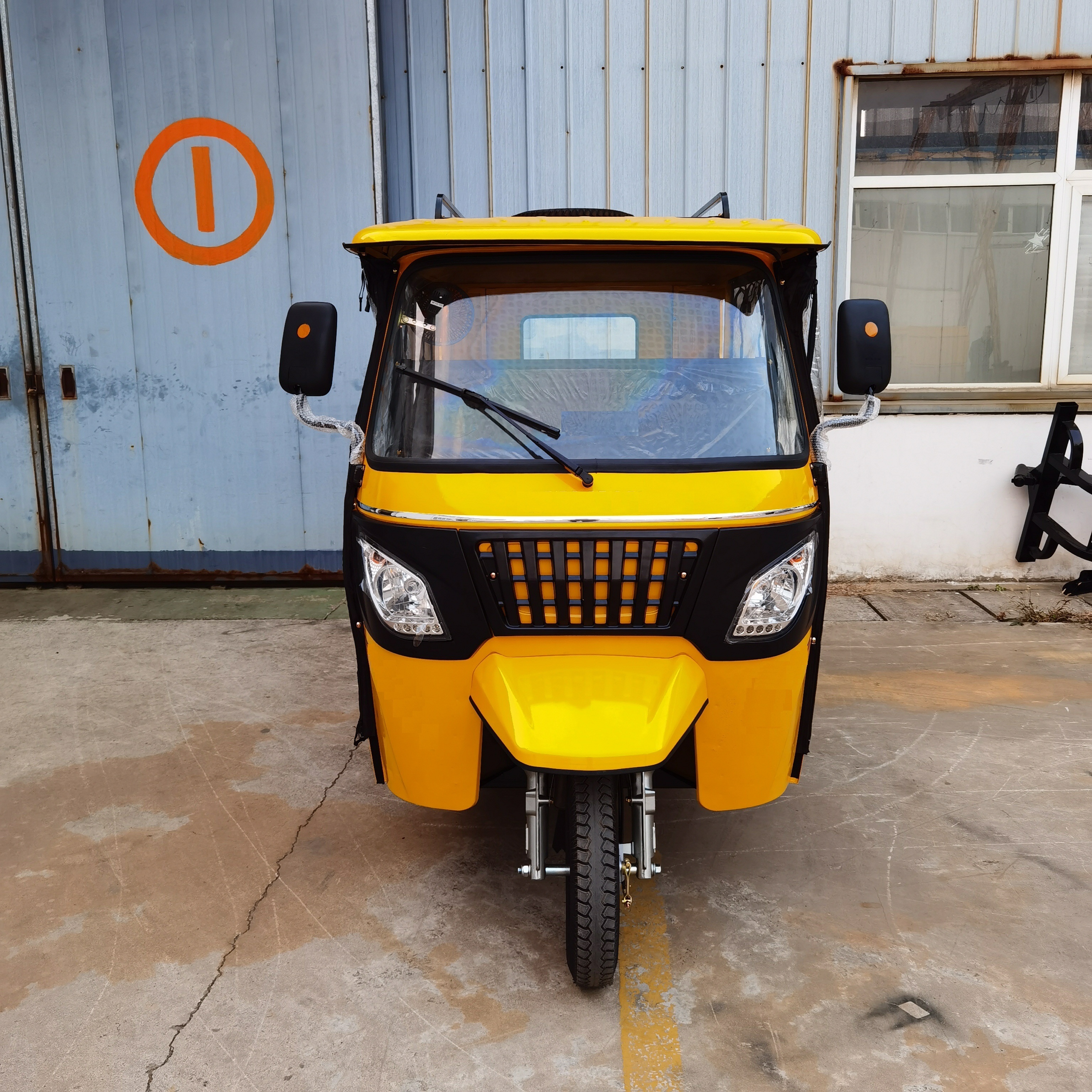 Bajaj Taxi Motor Tricycle 3-Wheel Gasoline Passenger Trike 200CC Motorcycle