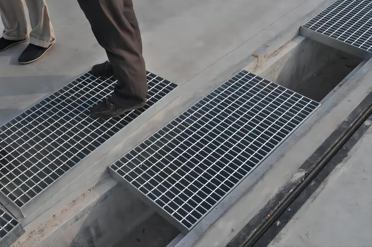 Outdoor Heavy Duty Sidewalk steel grating Storm Ditch Trench Drain  Drainage Cover steel Grates