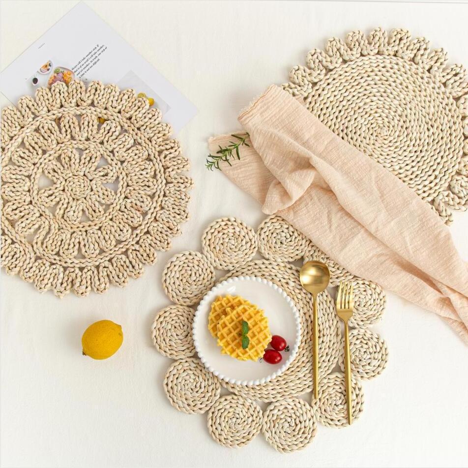 2023 HotNatural Color Rattan Tablemat Hollow Wicker Charger Plates for Holiday Christmas Kitchen Table Mat Round Woven Placemat