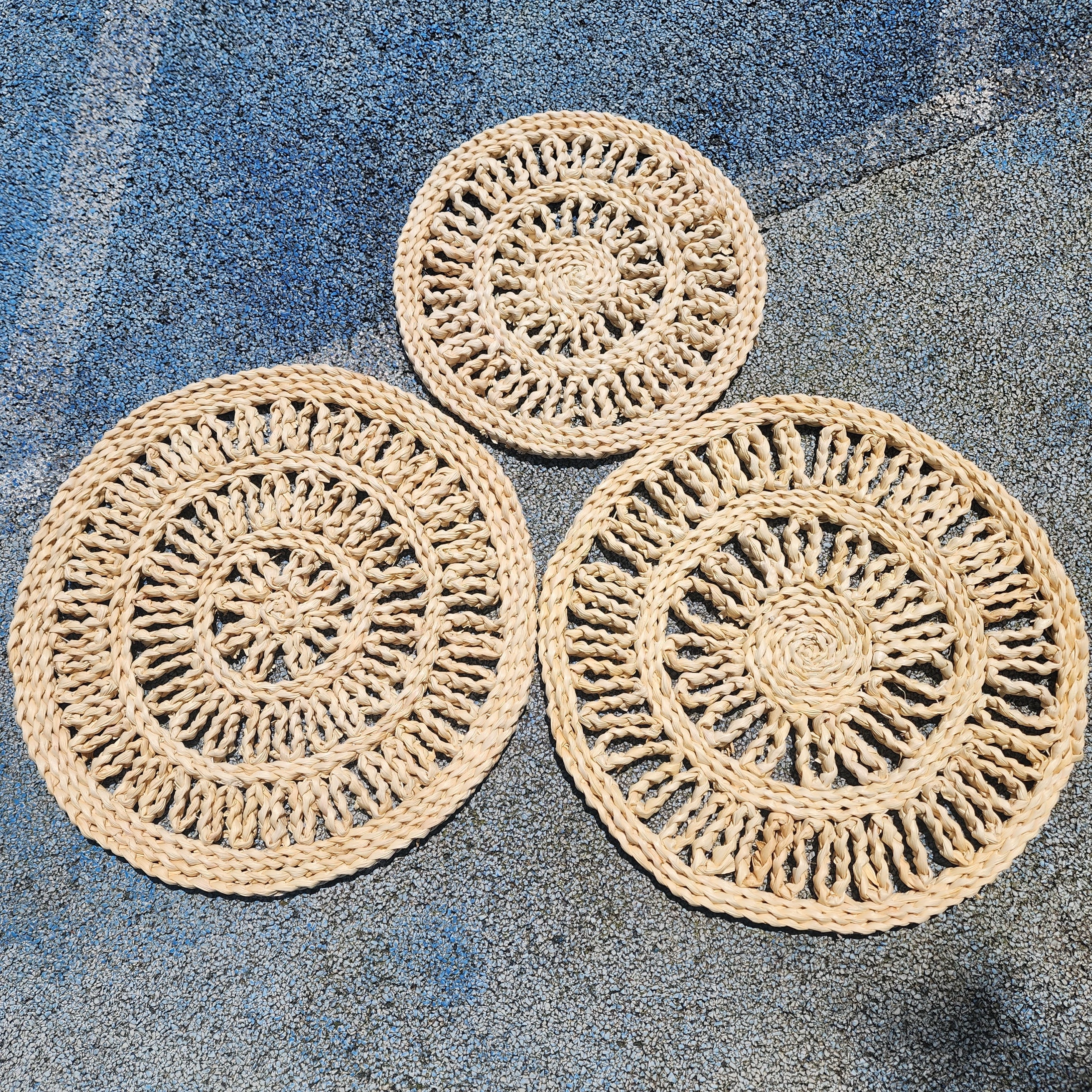 2023 HotNatural Color Rattan Tablemat Hollow Wicker Charger Plates for Holiday Christmas Kitchen Table Mat Round Woven Placemat