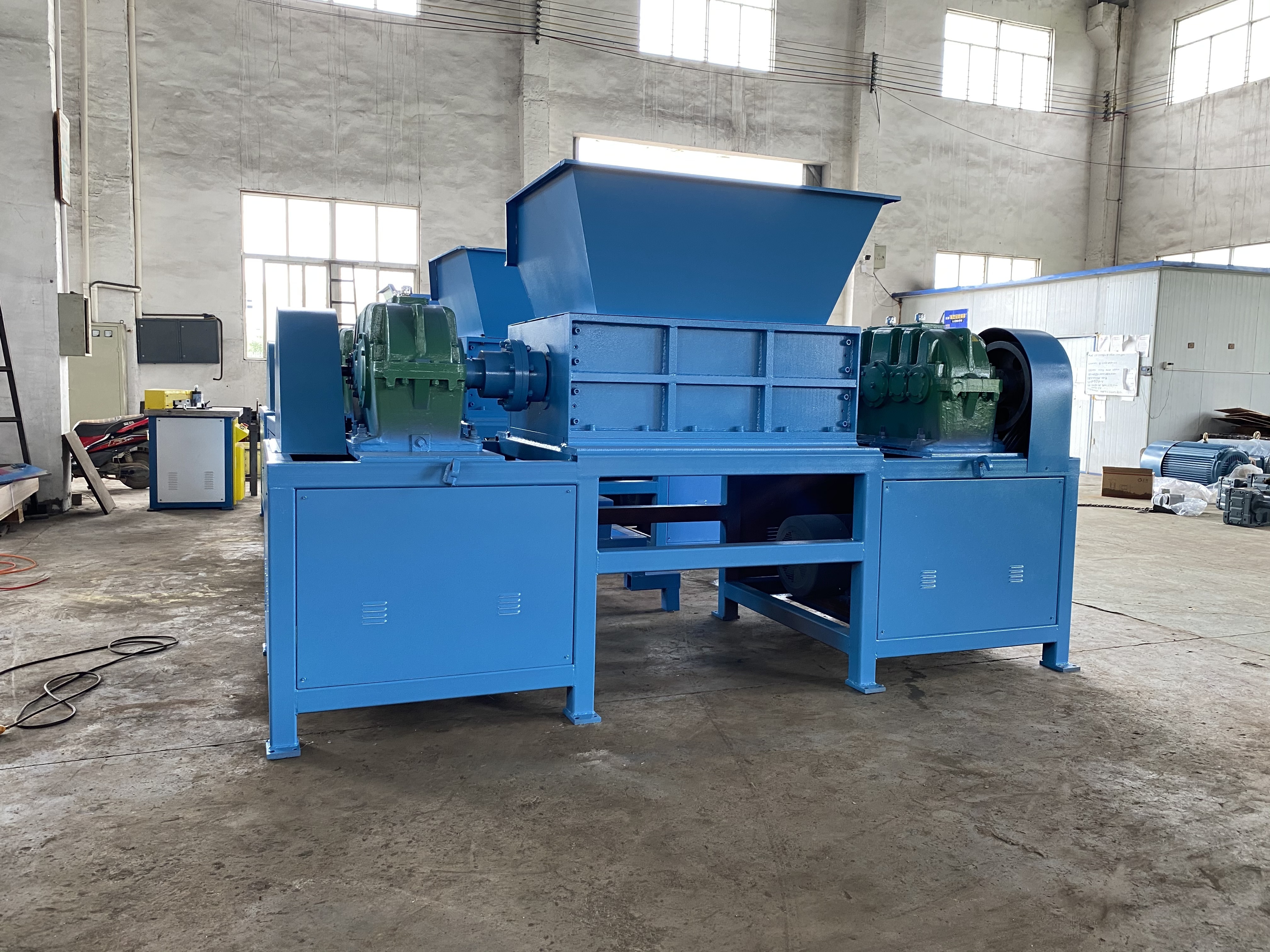 High performance two shaft used tire shredder machine for sale industrial crushing machine