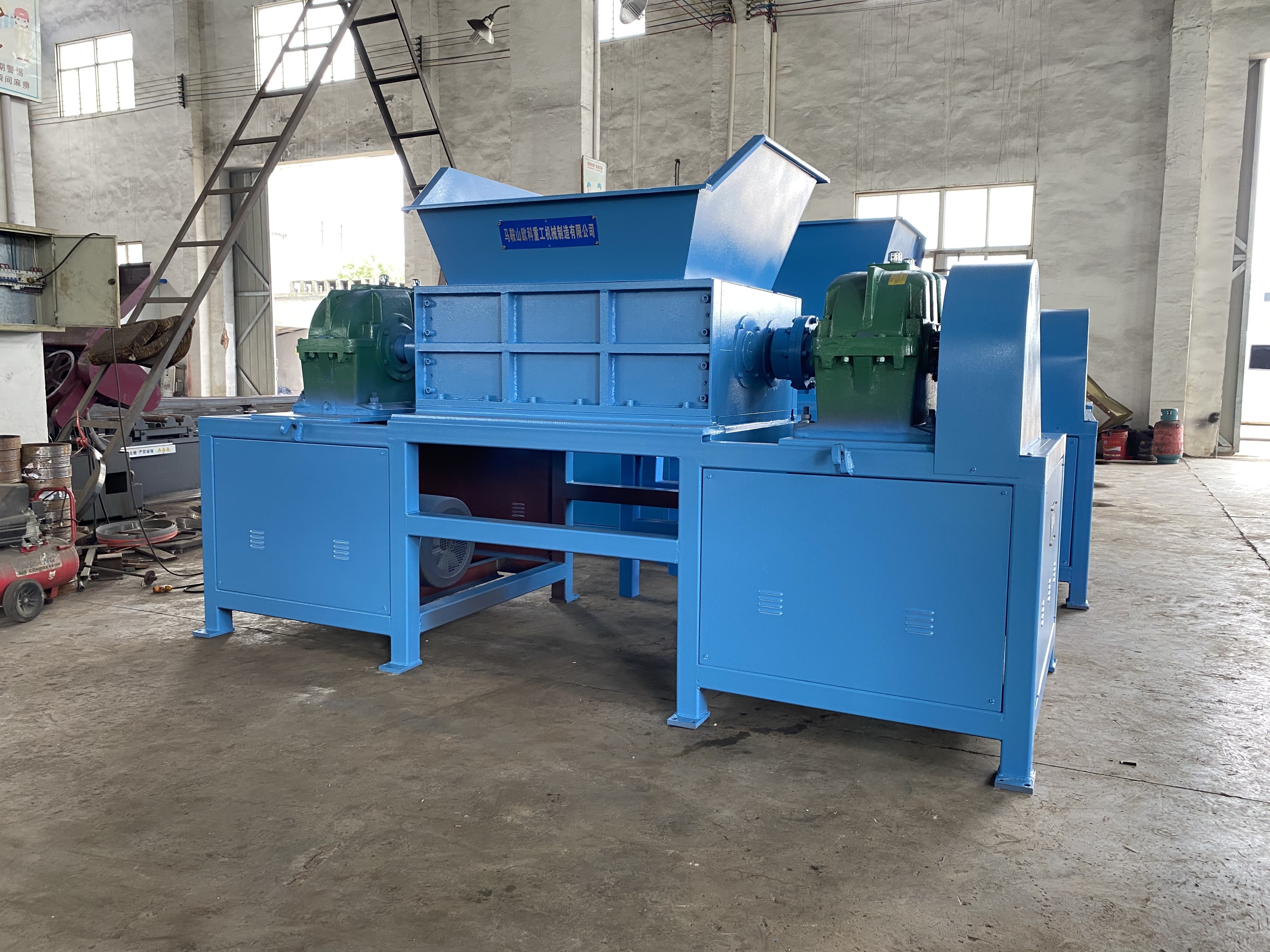 High performance two shaft used tire shredder machine for sale industrial crushing machine