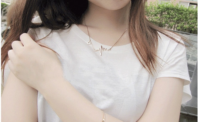 Yiwu Ruigang New Fashion Women Gold Silver Heart Beat Pendant Necklace Stainless Steel Chain