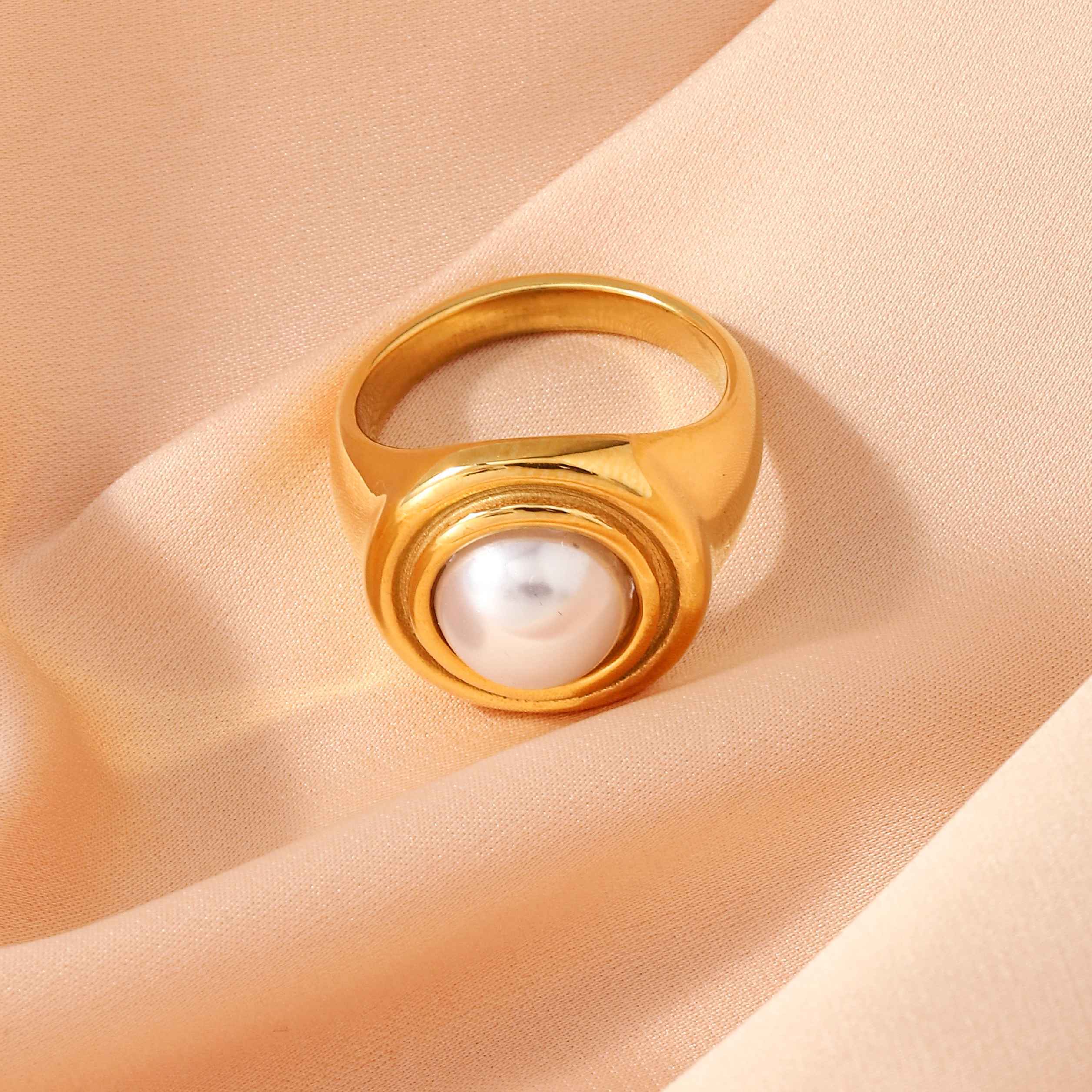 Ruigang Customized Pearl Natural Freshwater Jewelry Geometric Tarnish Free Waterproof Stainless Steel Pearl Gold Plated Rings