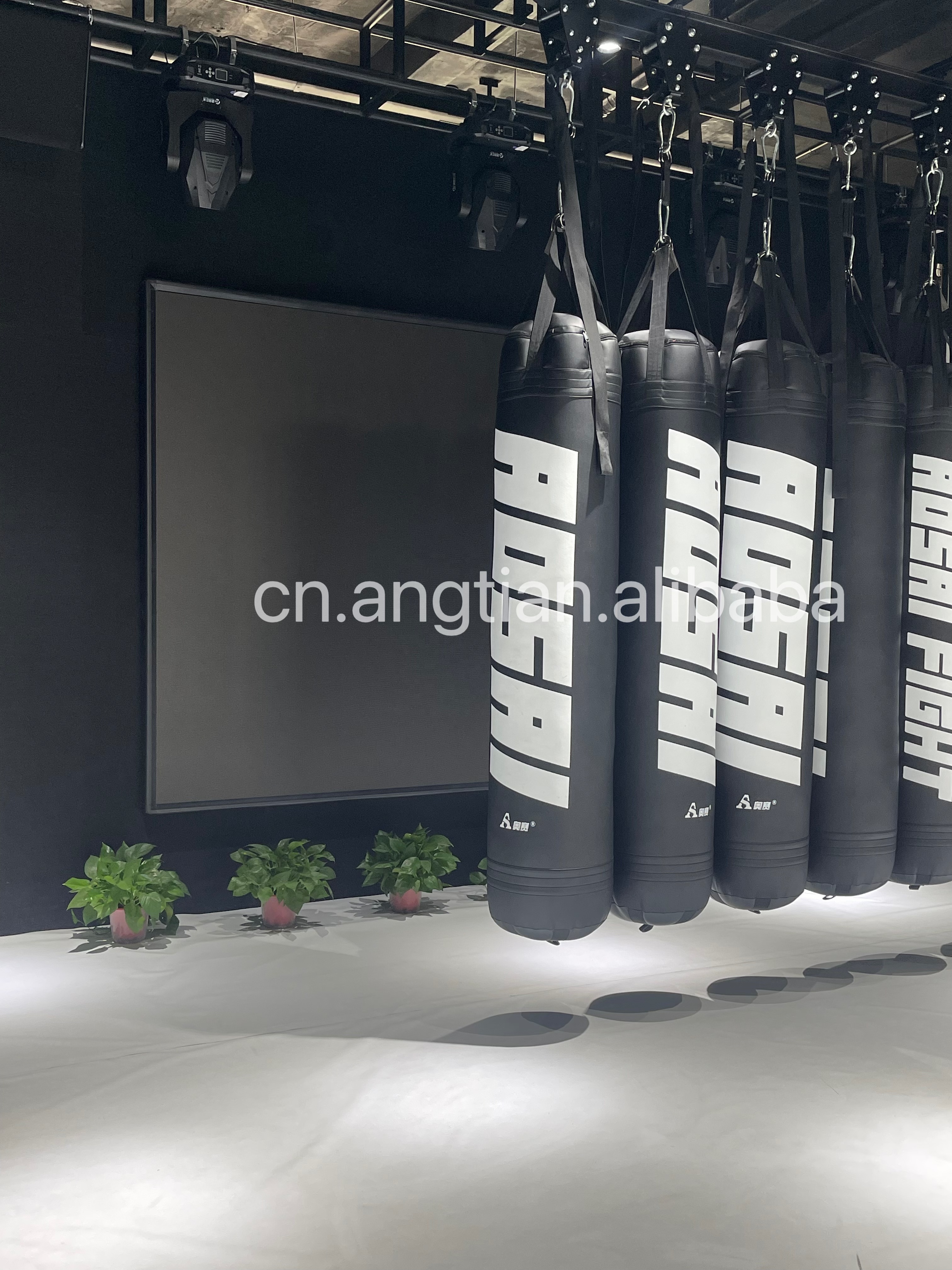 Factory sells mma boxing training heavy punching bags rack with rail