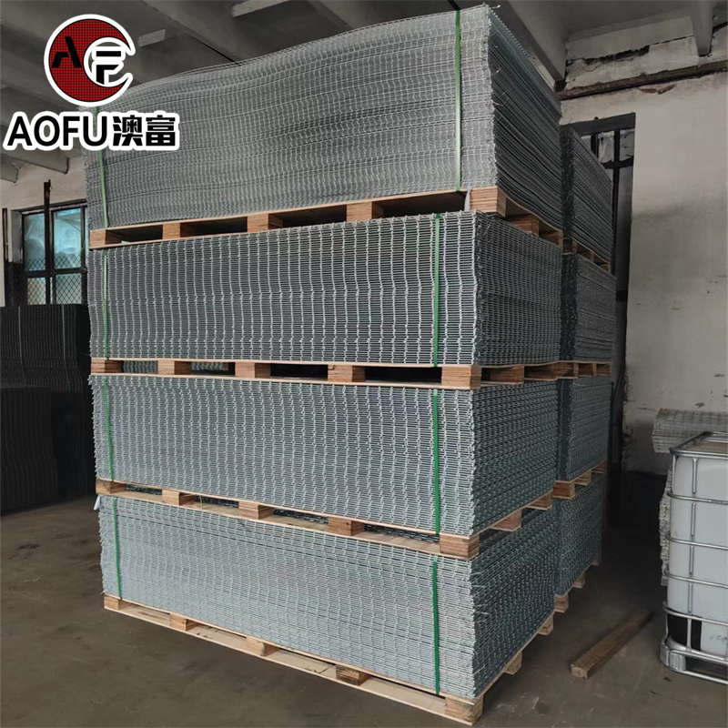 Metal galvanized welded wire mesh sheet panel and reinforcing welded wire mesh panels