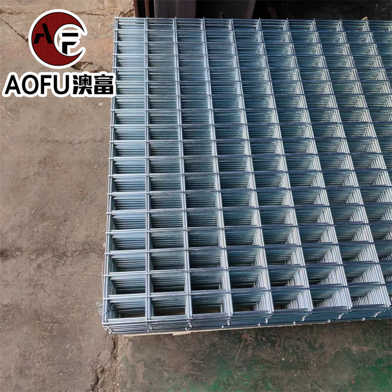 Galvanized and pvc coated welded wire mesh panels for cages