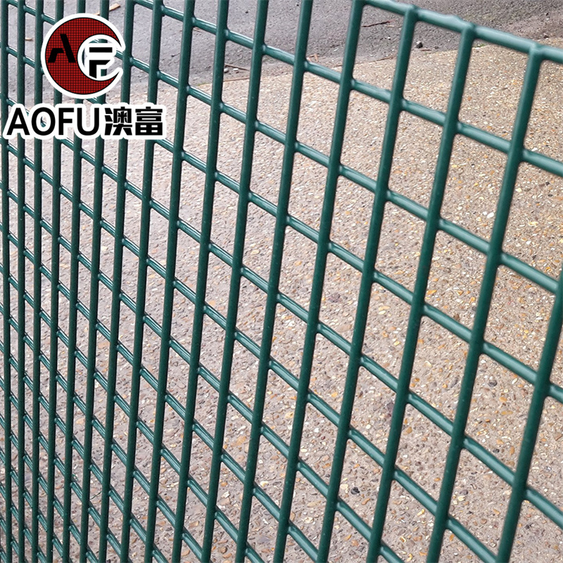 Galvanized and pvc coated welded wire mesh panels for cages