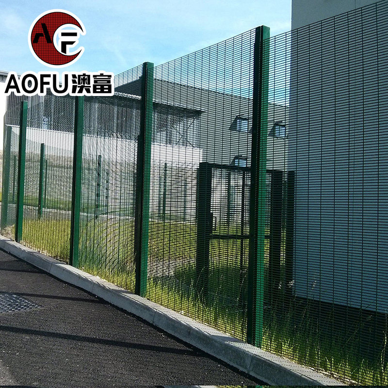 Wholesale Prices High Quality Barbed Wire Mesh 358fence / Safety Airport Fence / 358 Anti Climb Fence