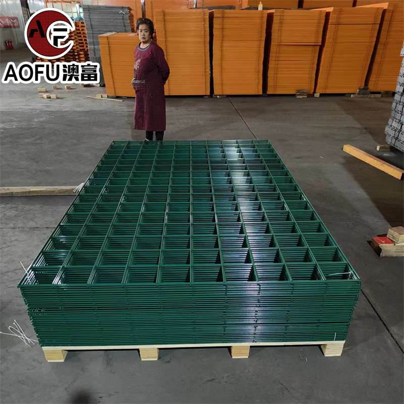 Metal galvanized welded wire mesh sheet panel and reinforcing welded wire mesh panels