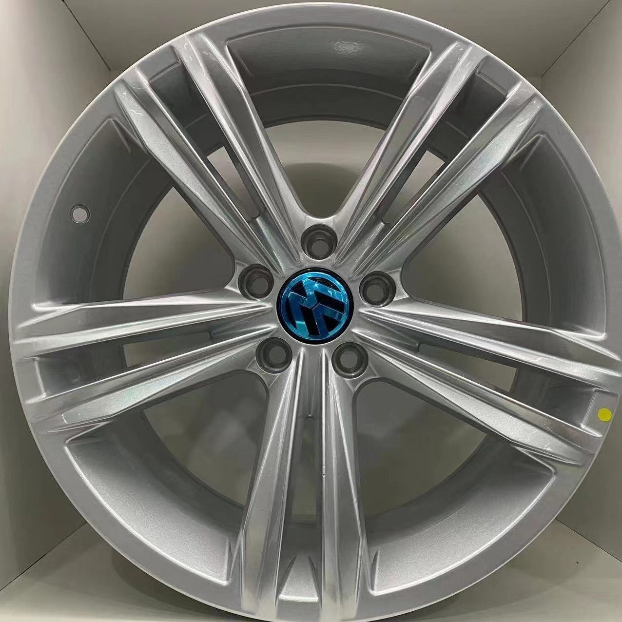 V-W 18 Inch Alloy Rims - Passenger Car Wheels maybach rims