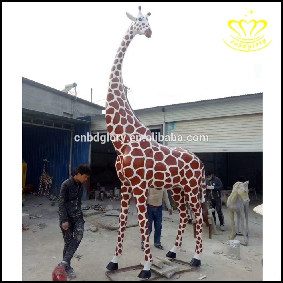 Outdoor plaza garden lawn Street Landscape decoration Design art sculpture Animal Fiberglass Giraffe Statue