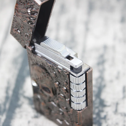 The New Metal Embossed  Gas Lighter Jet Flint Flip Side Grinding Cigarette Smoking Accessories Lighters Gadgets for Men