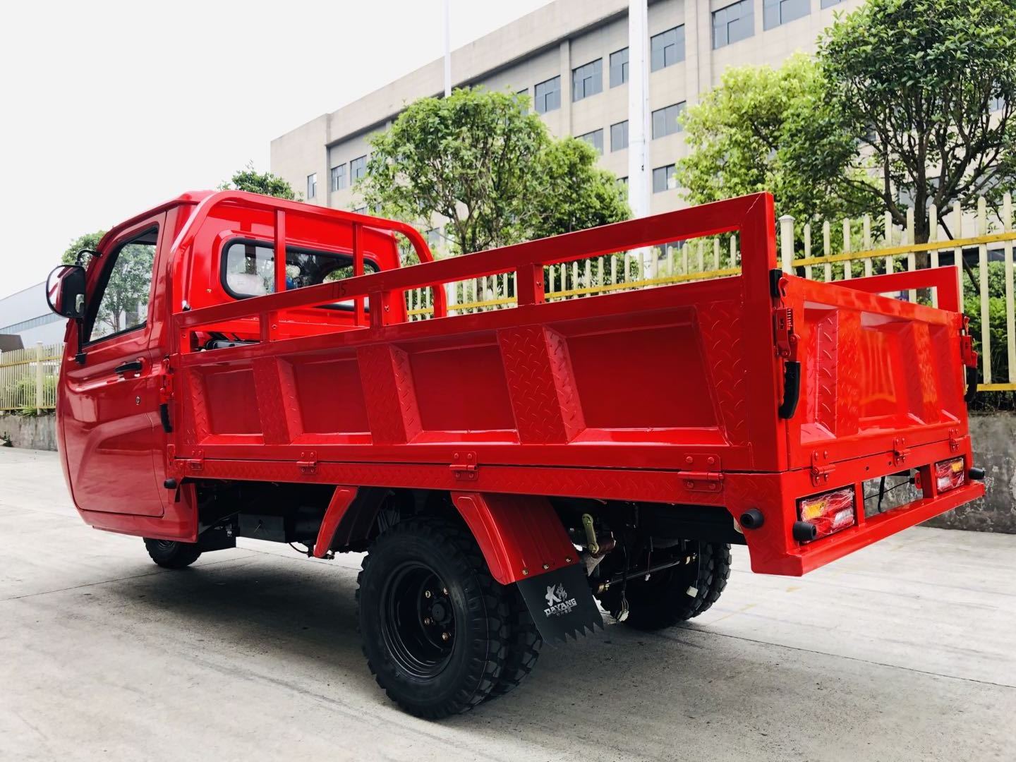 Enclosed cabin with Motorized Cargo and heavy load engine 200cc/250cc/300cc Tricycle