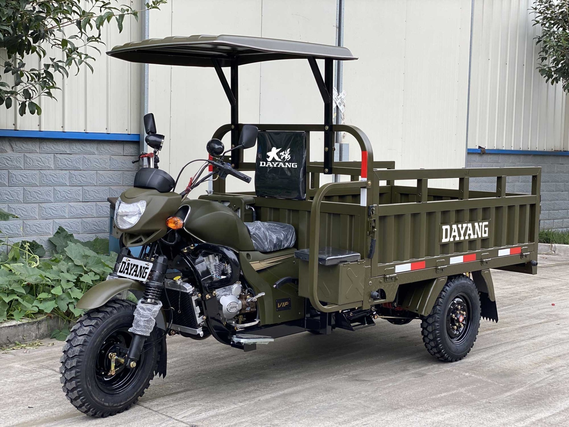 Factory Direct Sales 3 Wheeler motorized Scooter Large Capacity Three Wheel Cargo Tricycle China Kick Adult Water Cooling Custom