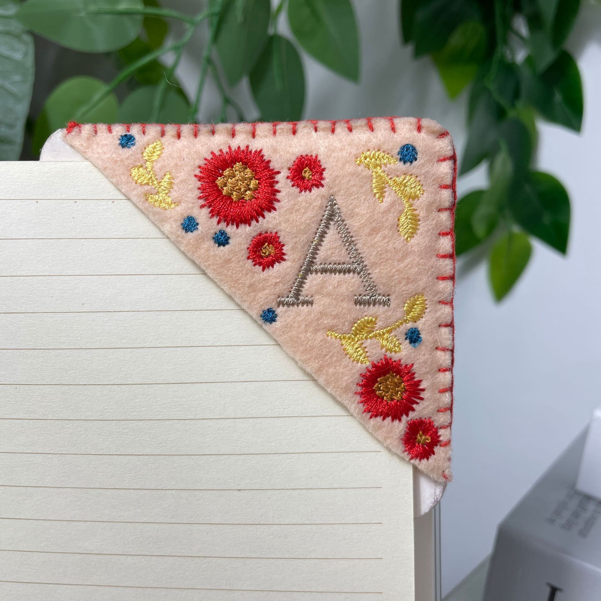 Besafe Custom New Felt Triangle Page Corner Handmade Cute Flower Letter Embroidery Bookmark for Book Lovers Readers