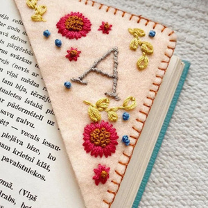 Besafe New Personalized Handmade Hand Stitched Felt Embroidery book Corner Flower Letter Alphabet Bookmarks