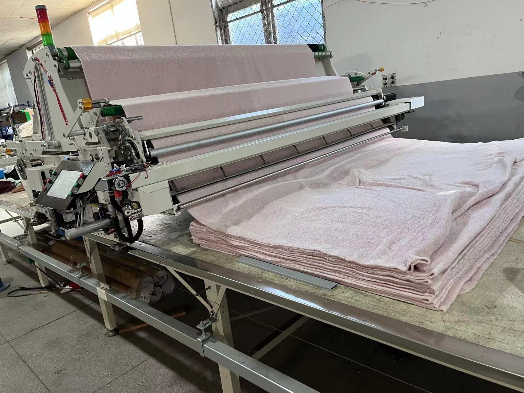 Garment industry automatic fabric spreader machine roll spread