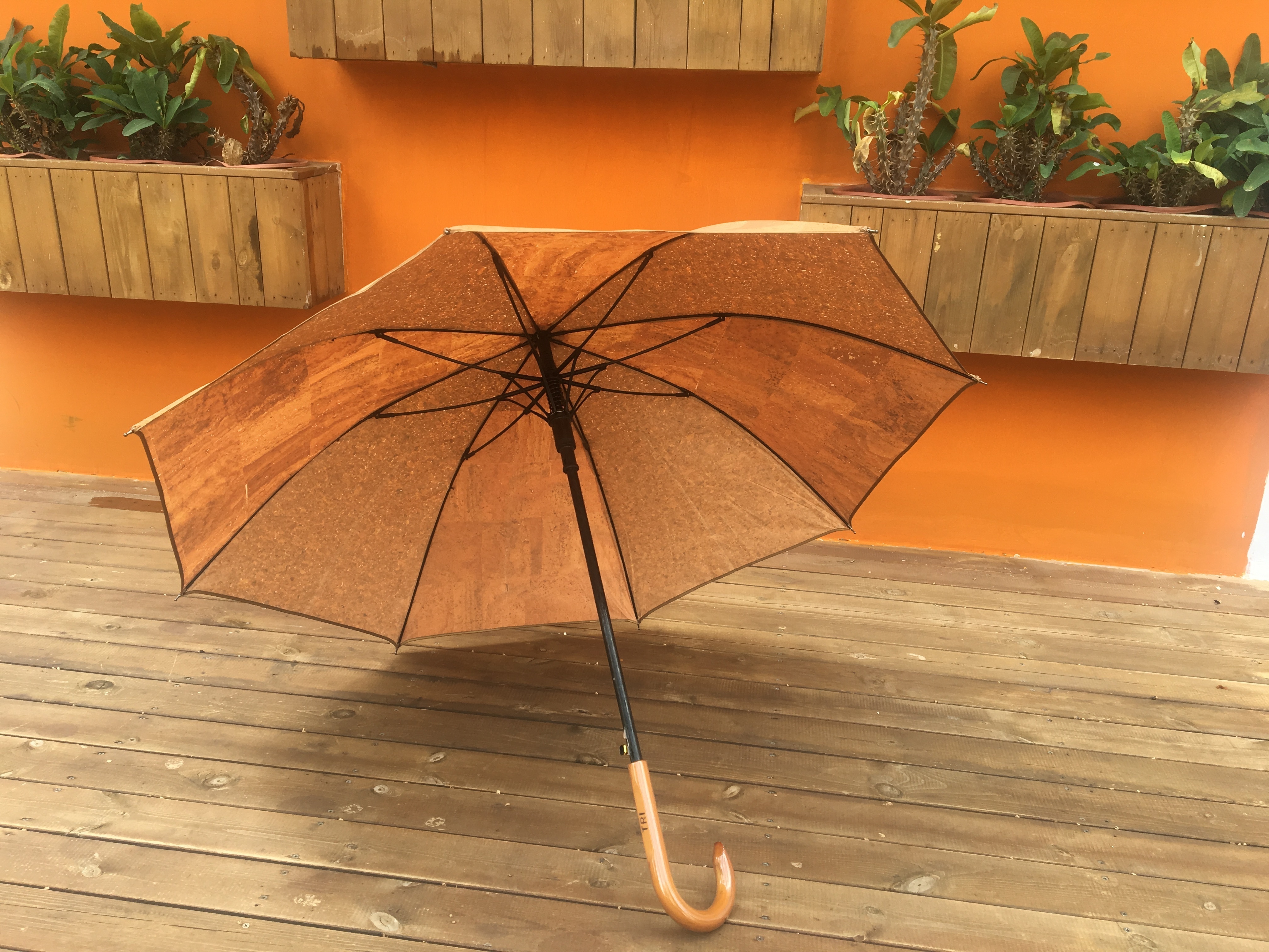 New Design Super Windproof Compact Travel Rain Umbrellas Unique Corporate Gift  Large Eco Friendly Waterproof Cork Umbrella