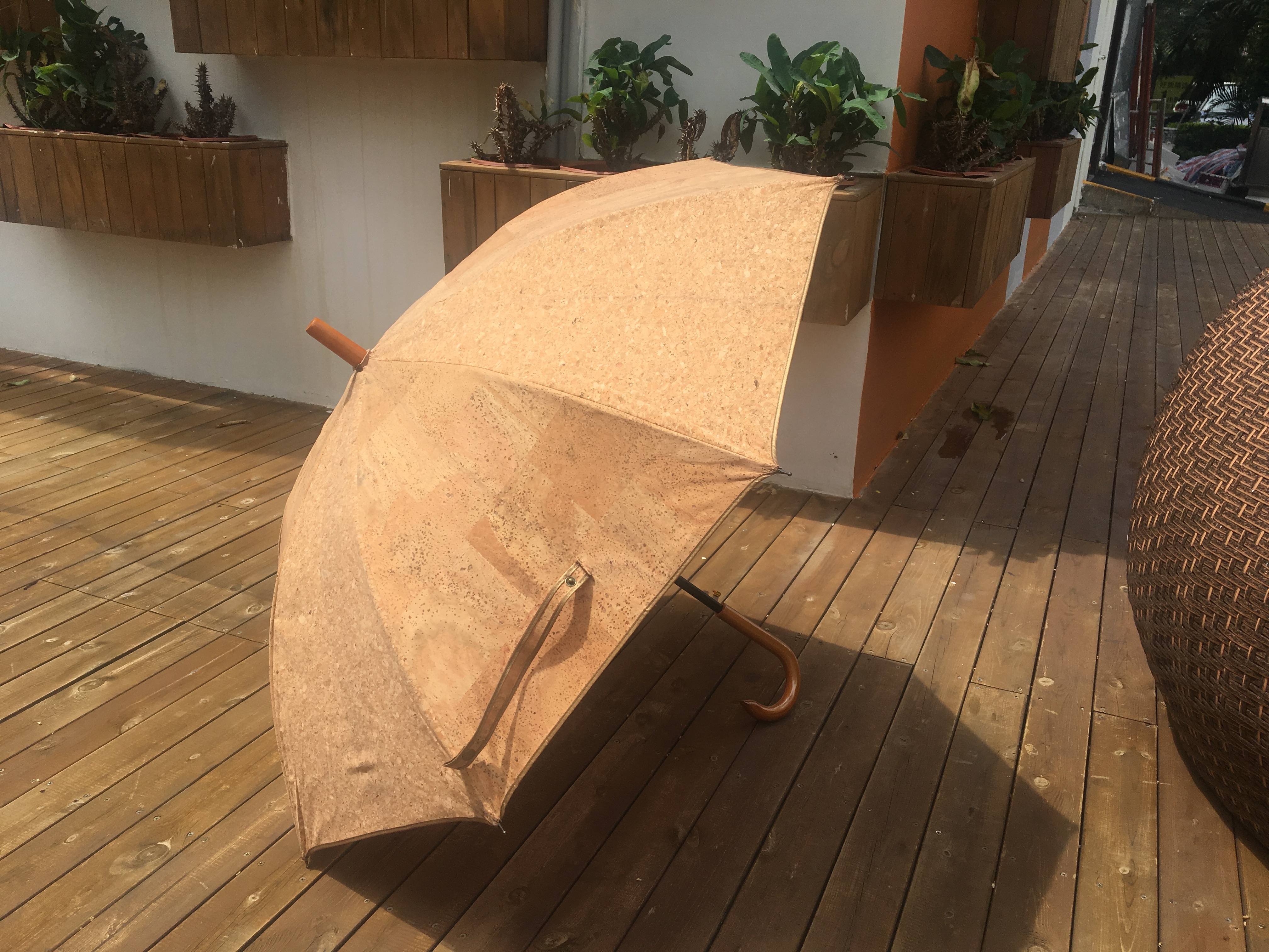 New Design Super Windproof Compact Travel Rain Umbrellas Unique Corporate Gift  Large Eco Friendly Waterproof Cork Umbrella