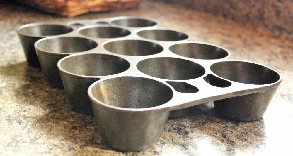 Heavy Duty Cupcake Biscuit Pan Cast Iron Muffin Pan 11 cup Cast Iron Ramekins Baking Pan