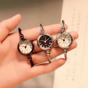 Small Gold Bangle Bracelet Luxury Watches Metal Retro Ladies Quartz Wristwatches Fashion Casual Women Dress Watch