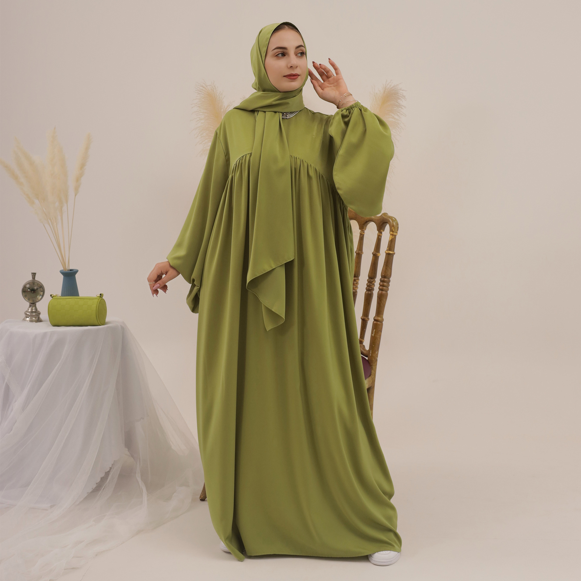 Latest High Quality Dubai Modest Abaya Muslim Women Dress Puff Sleeve Velvet Satin Casual Abaya with Matching Hijab Set