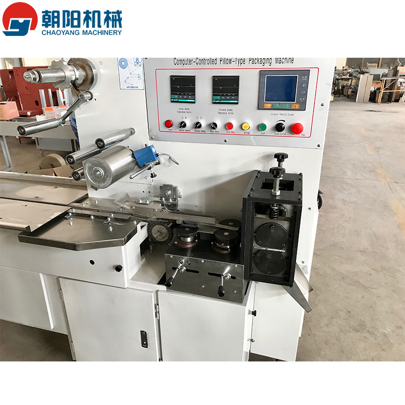 Horizontal automatic manual candy wrapping machine