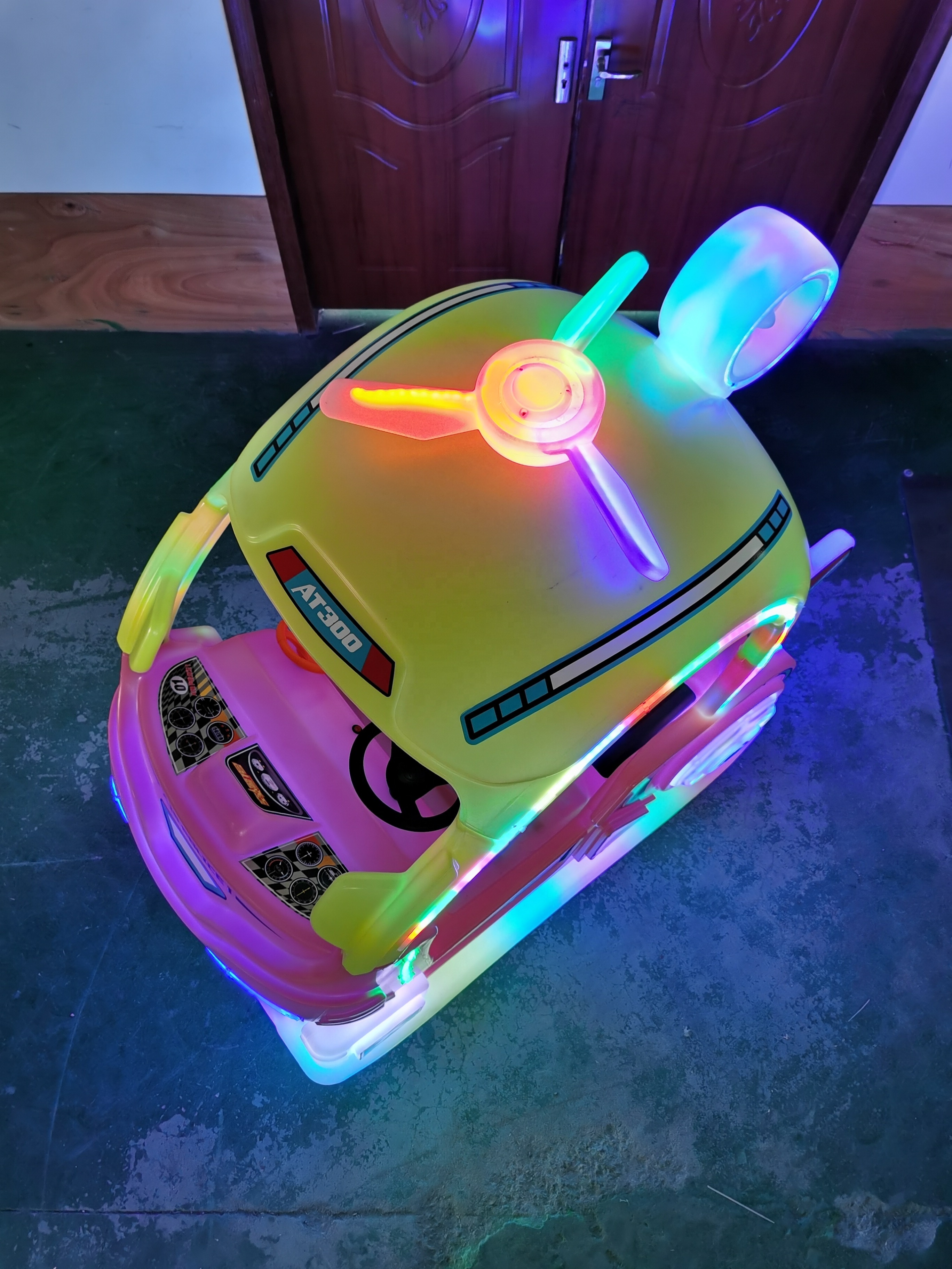 Newest battery Air Police for adults and kids amusement park commercial center ride battery bumper car