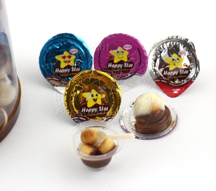 4g Happy Star Chocolate Cup chocolate and biscuit