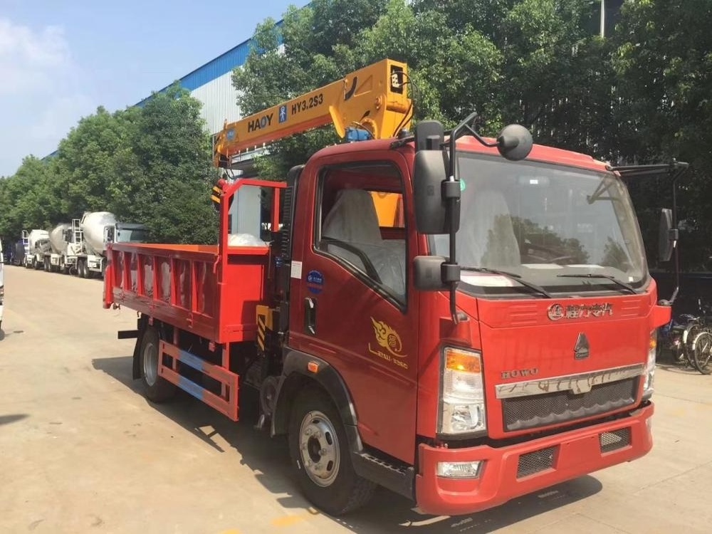 new design the cheapest howo 5 tons 4x2 rhd or lhd hiab st170 3.2 tons hydraulic jib 3 sections crane boom truck for hot sales