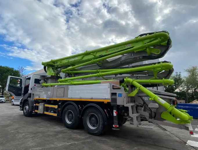 Factory authorized dealer Zoomlion 36X-5Z 120M3/H Concrete Machinery 36m Truck mounted Concrete Pump