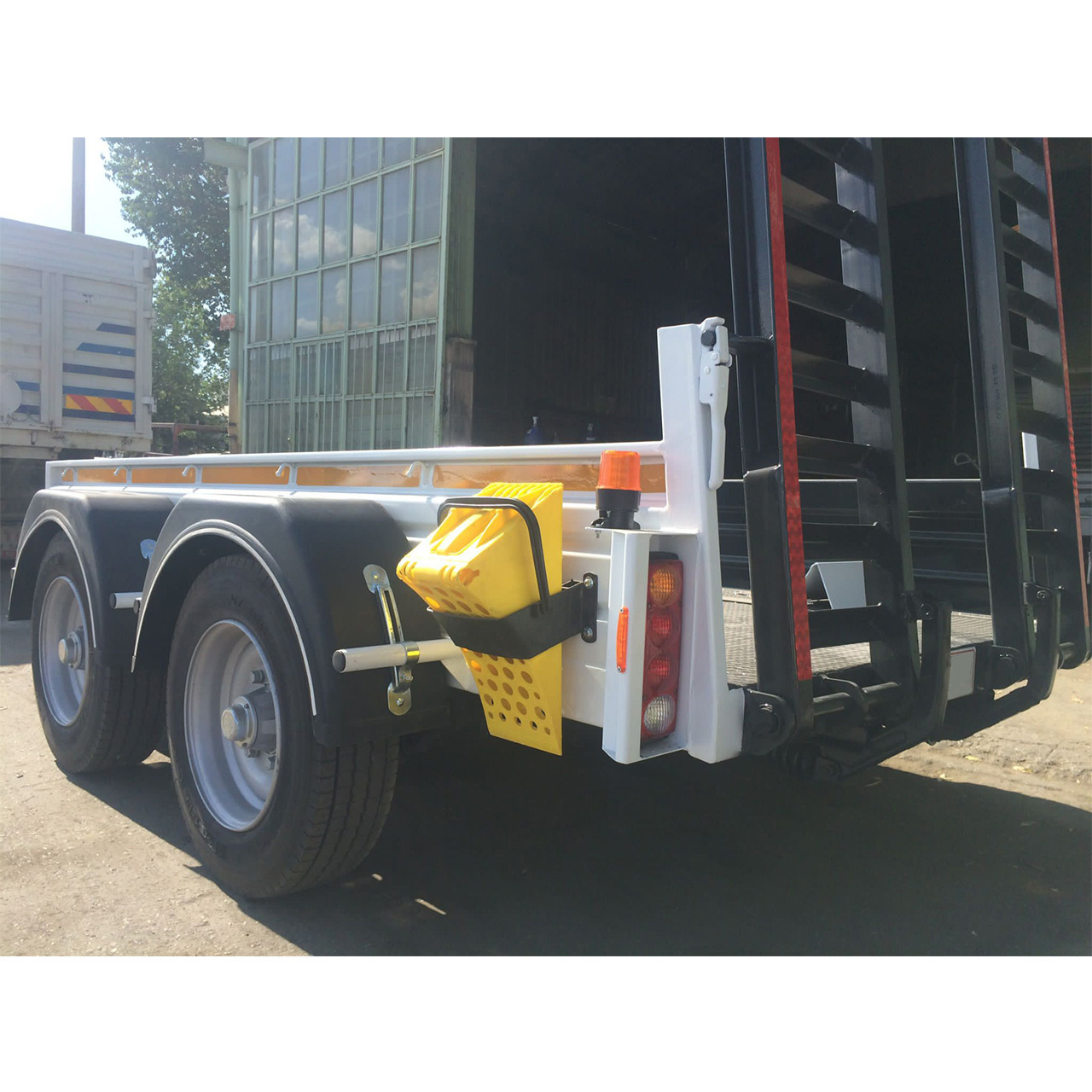 High Quality Double Axle 4 Tonnes Hot Dipped Galvanized Forklift Trailer For Trailer Applications