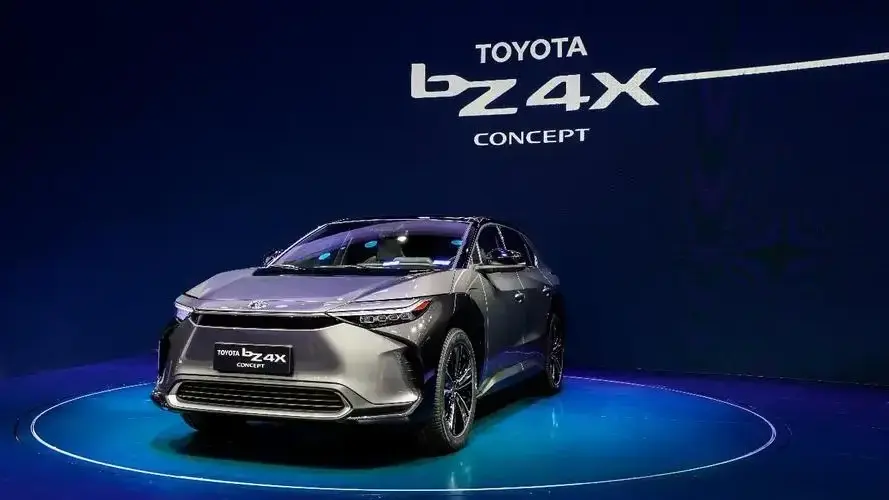 The New 2023 Toyota bZ4X 4WD 2023 four-wheel Electric SUV EV Car Comfortably and cost-effectively