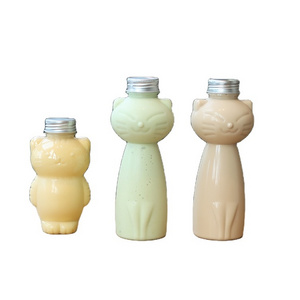 Wholesale 500ml cartoon kitten milk tea bottle disposable creative juice bottle beverage plastic bottle manufacturer