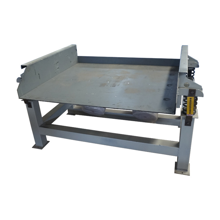 Custom Linear Vibrating Feeder Conveyor For Normal Temperature High Temperature Toxic Material