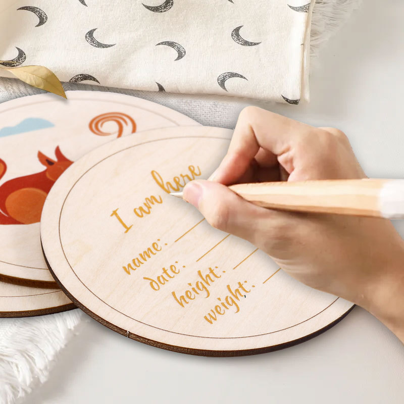 Custom Factory Laser Double Sided Engrave Wooden Discs Baby Monthly Milestone Cards Baby Birth Announcement Wood Sign Card