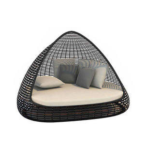 Round Rattan Daybed Comfortable Outdoor Lounge Chair for Patio and Garden