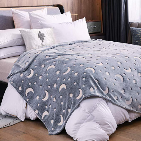 Cheap Super Soft 250gsm Home Office Nap Star Moon Luminous Flannel Throw Blanket Glow in the Dark