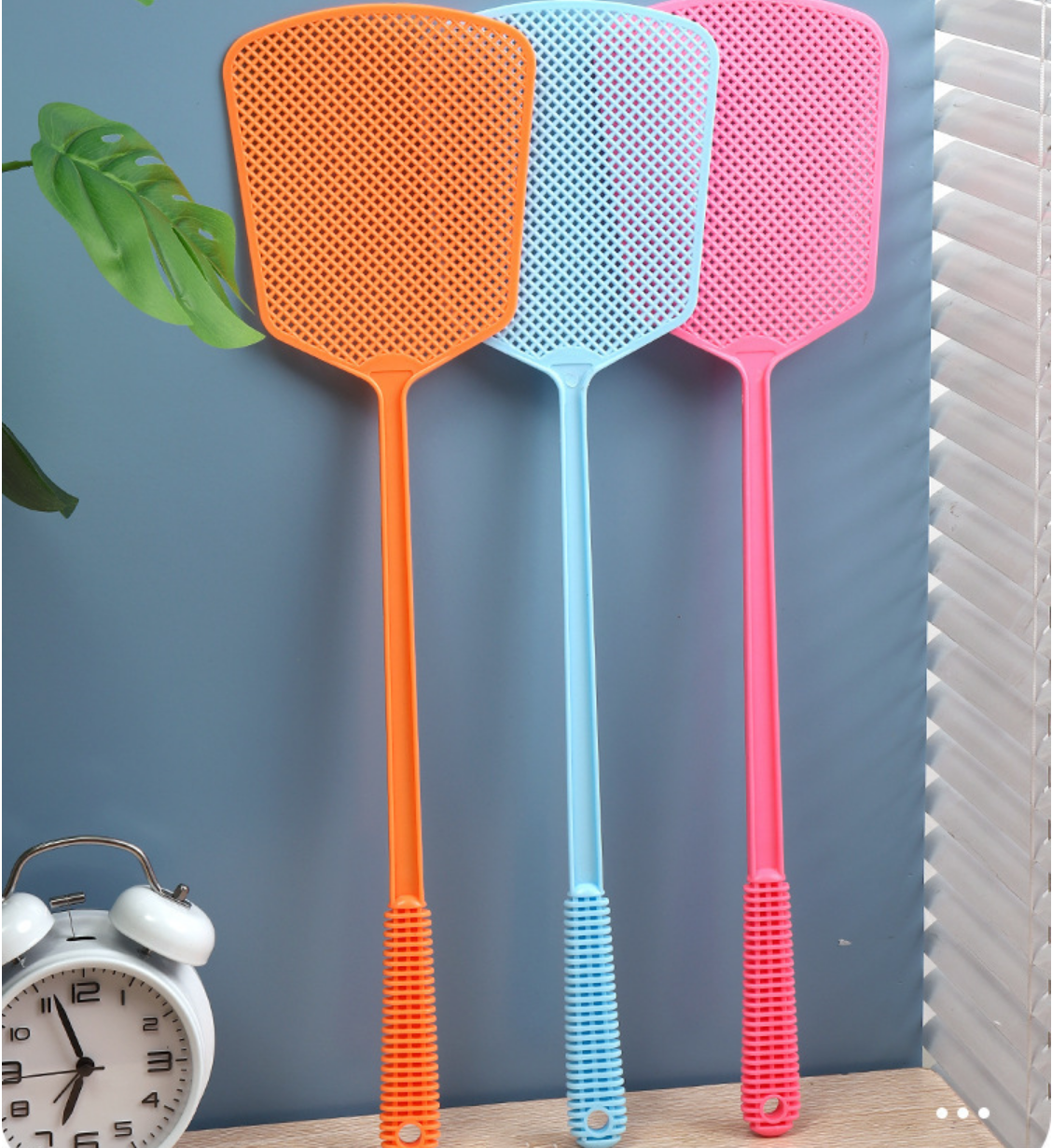 Manual pest control plastic fly swatter for indoor and outdoor usage