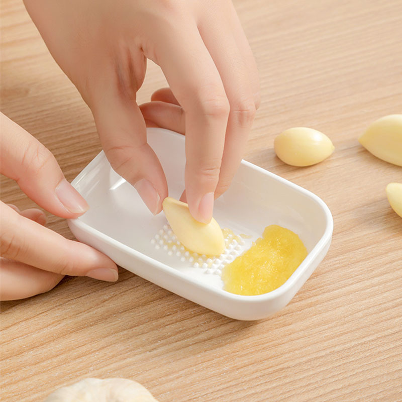 Manual Household Grinder Home Ginger Garlic Self Container Triangular Grinding Baby Fruit Mash Masher For Kitchen