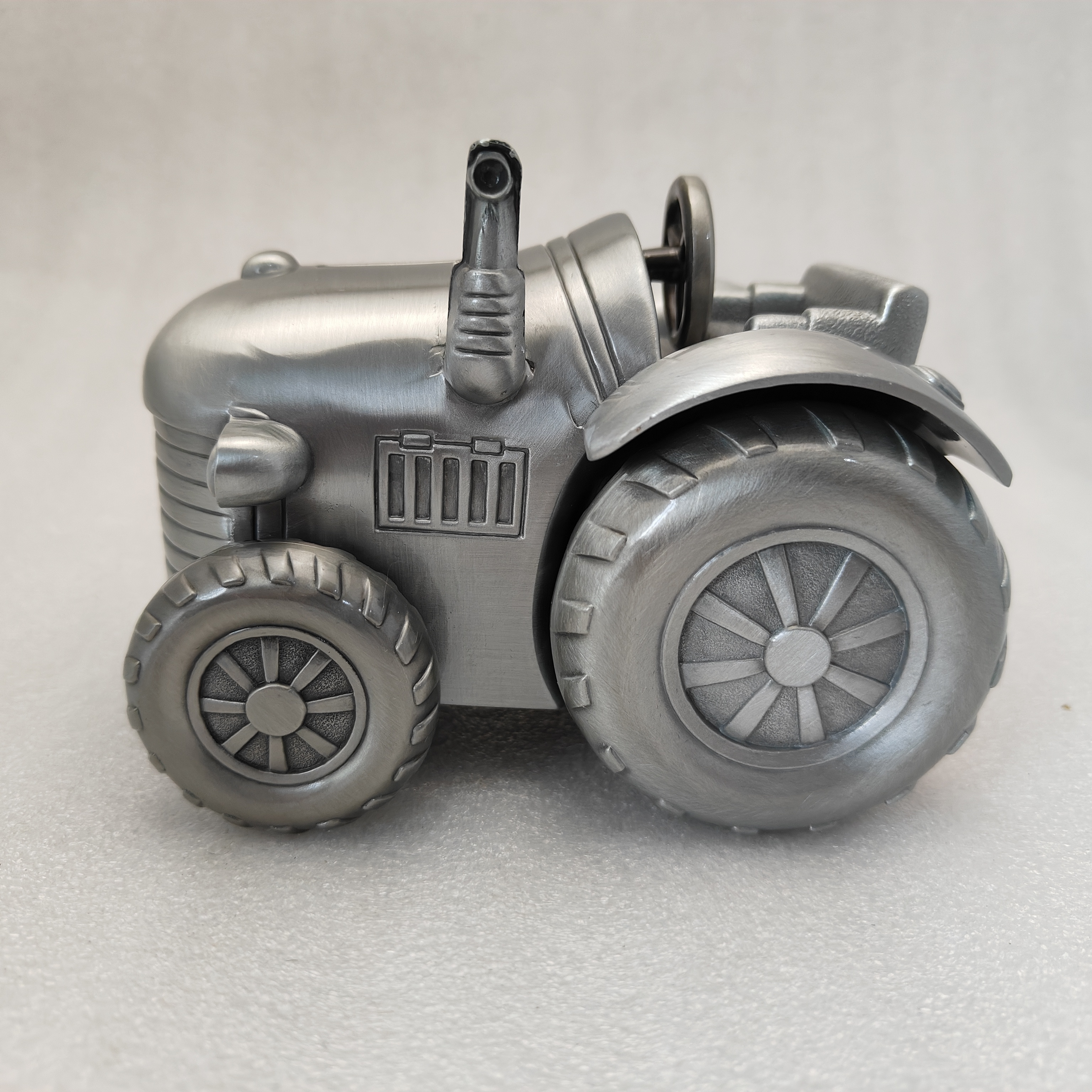 2024 New pewter metal Tractor money box for collection gifts