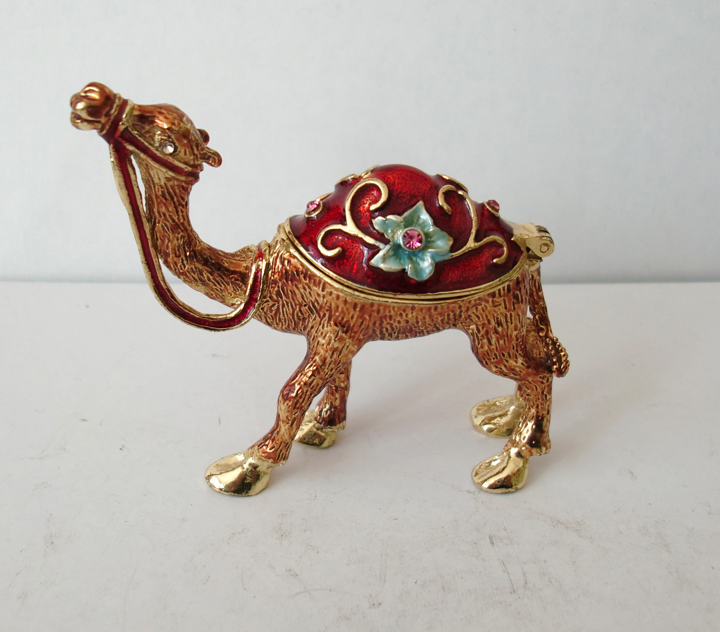 collection box camel and palm tree metal material