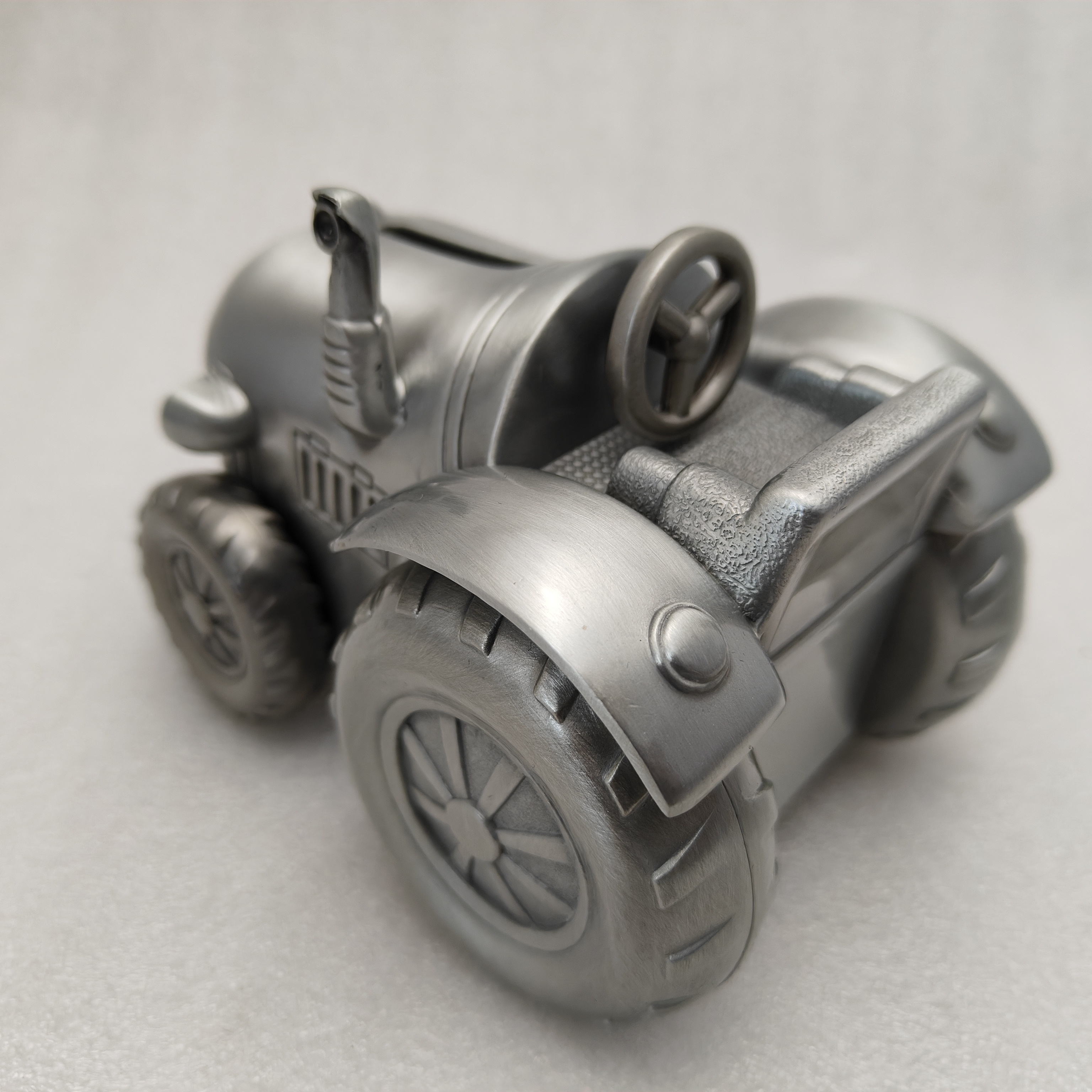 2024 New pewter metal Tractor money box for collection gifts